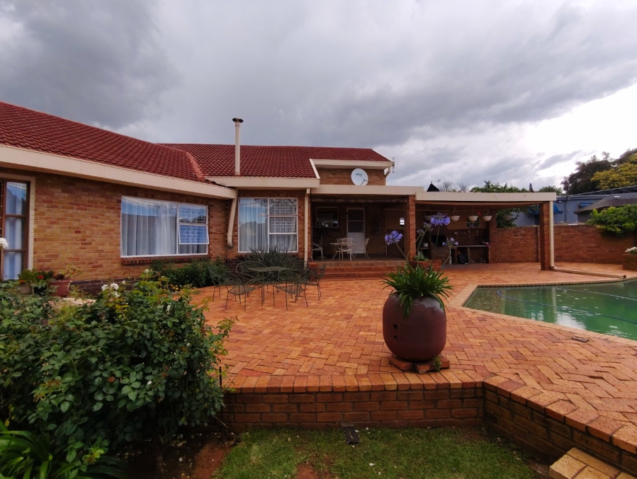 3 Bedroom Property for Sale in Pellissier Free State